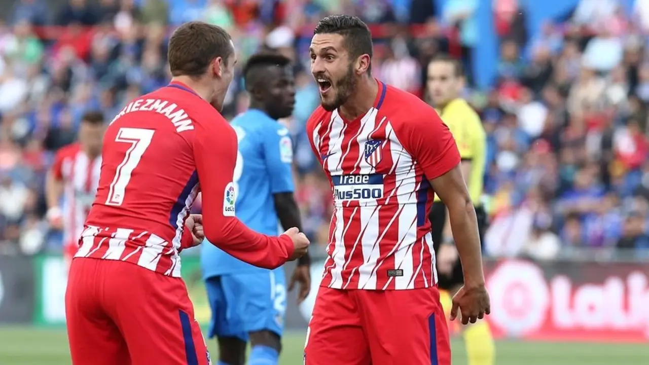 Koke y Griezmann celebran un gol del Atl&eacute;tico