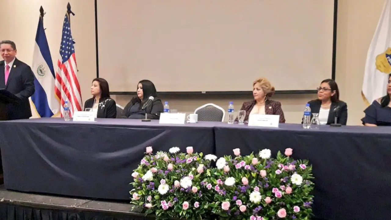 Graciela Sagastume (derecha)