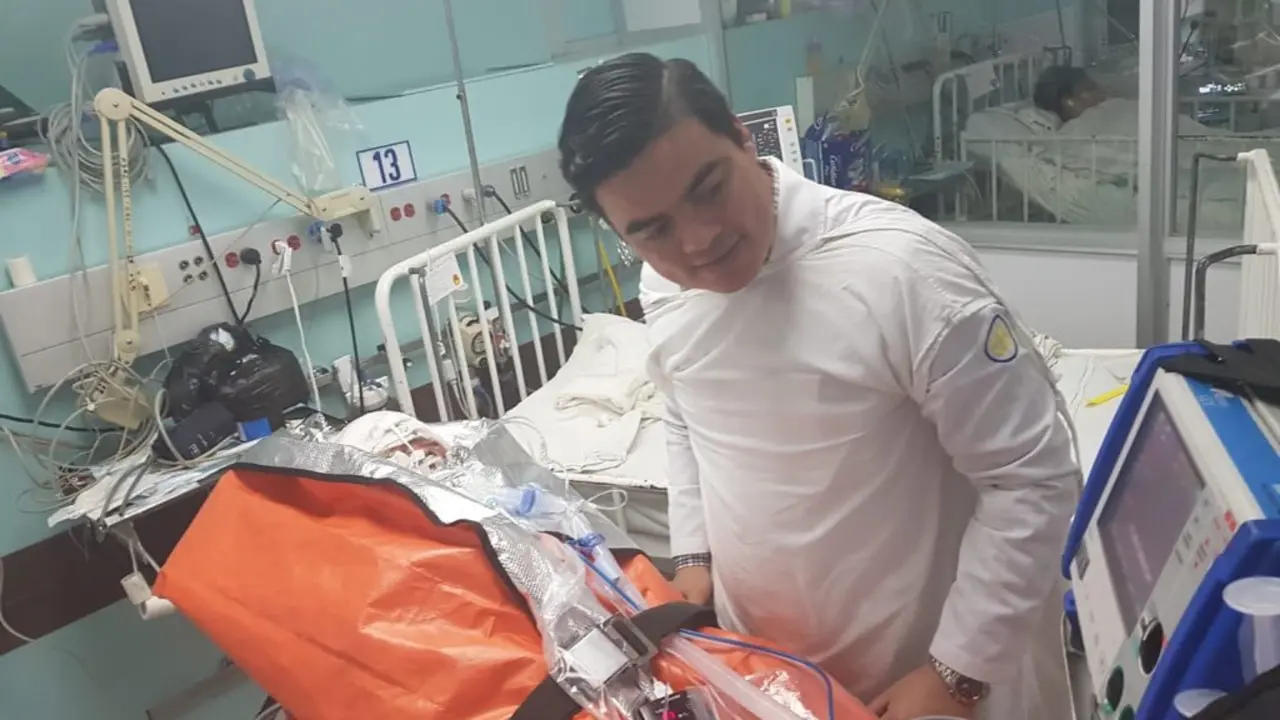 Carlos Ryes, quemado