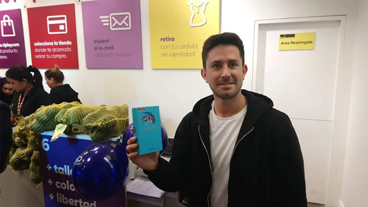 Compr&oacute; un celular con aguacates.