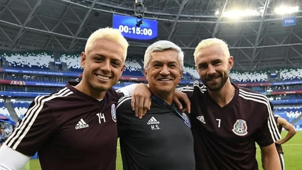 Chicharito, Lay&uacute;n, preparador f&iacute;sico