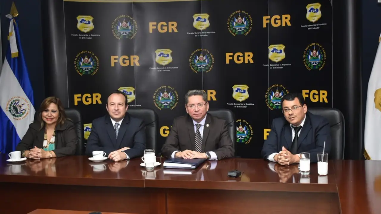 Foto: Twitter de la FGR. Los magistrados fueron recibidos por el propio fiscal.