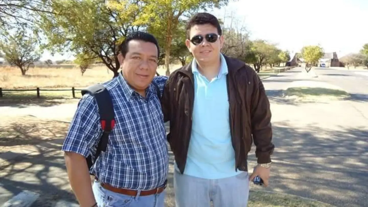 Diputado Mario Tenorio junto a su hijo.
