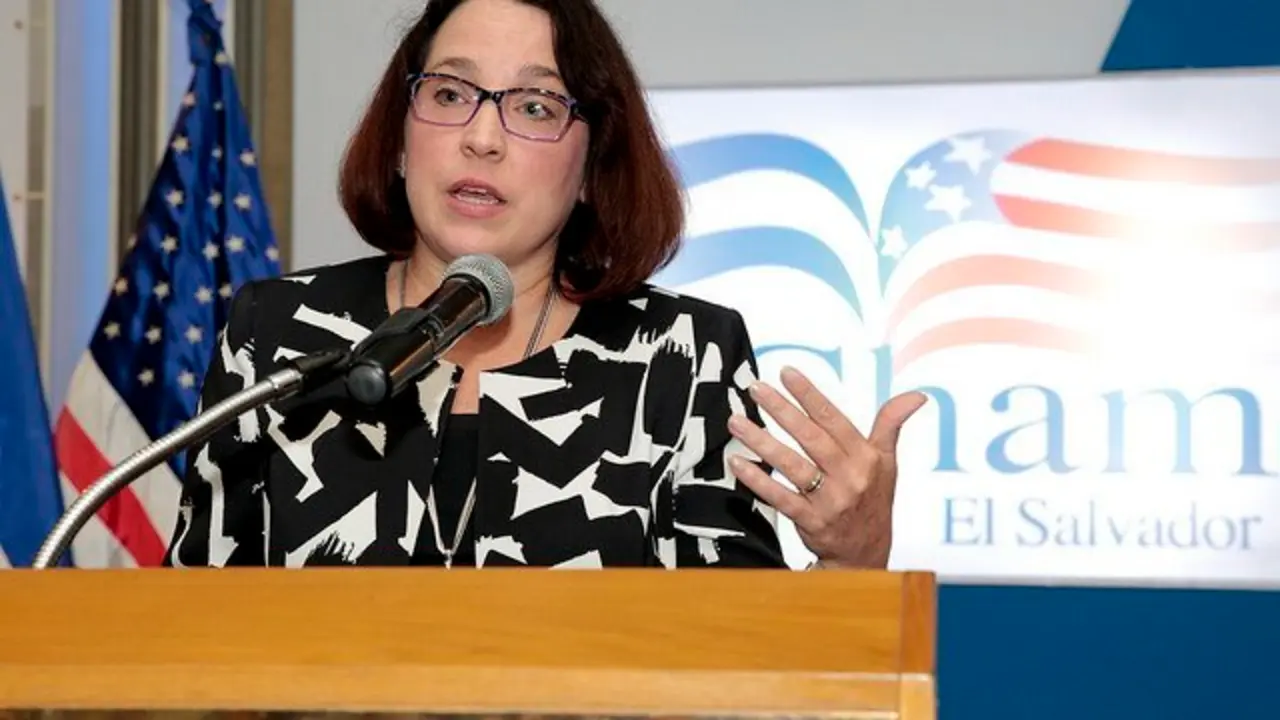 Jean Manes. Foto: Twitter @USAmbSV