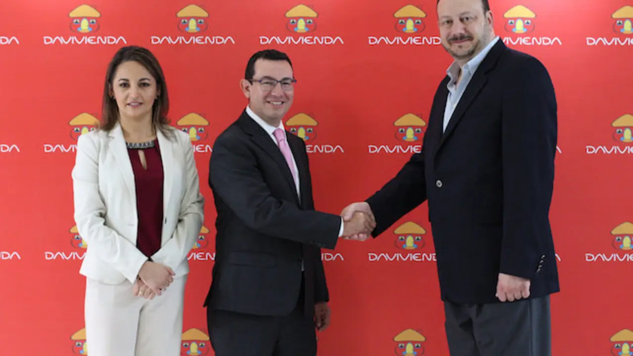 Davivienda firma alianza con MoneyGram en las instalaciones de la Agencia Davivienda Centro Financiero en San Salvador, El Salvador, el 10 de octubre de 2018.
Foto Davivienda/ Salvador MELENDEZ