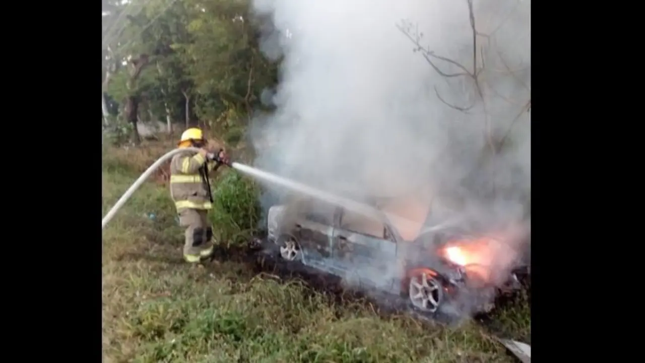 Incendio de veh&iacute;culo en El Paisnal