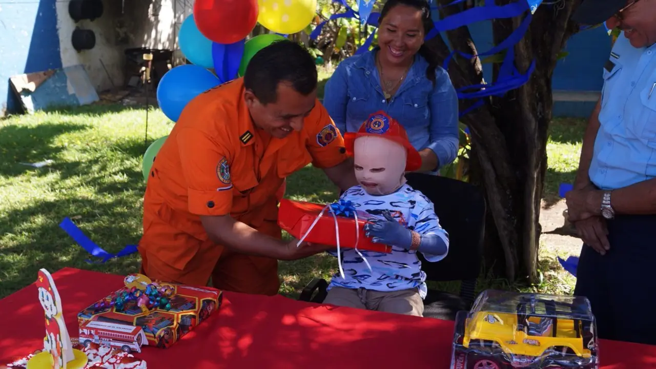 bomberos cumple de carlitos