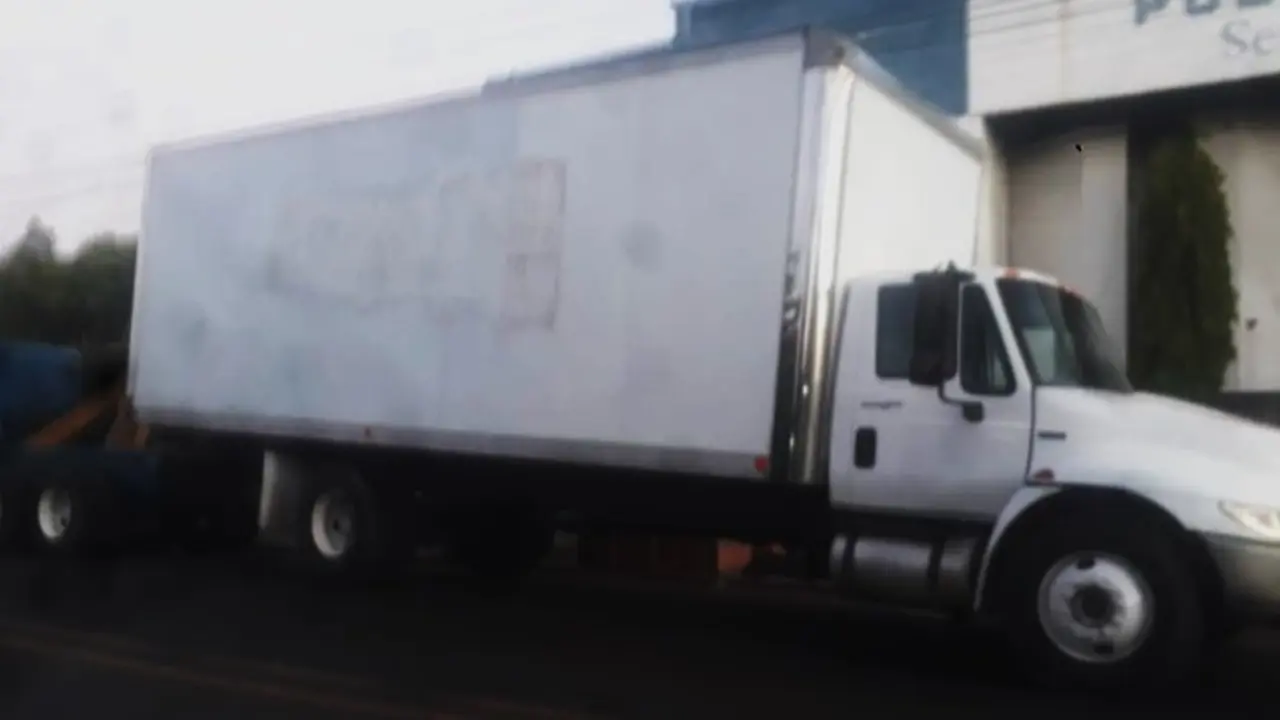 Cami&oacute;n con cigarro