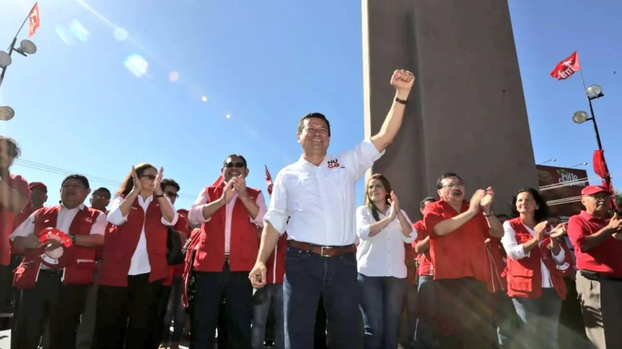 Hugo en evento de juramentaci&oacute;n