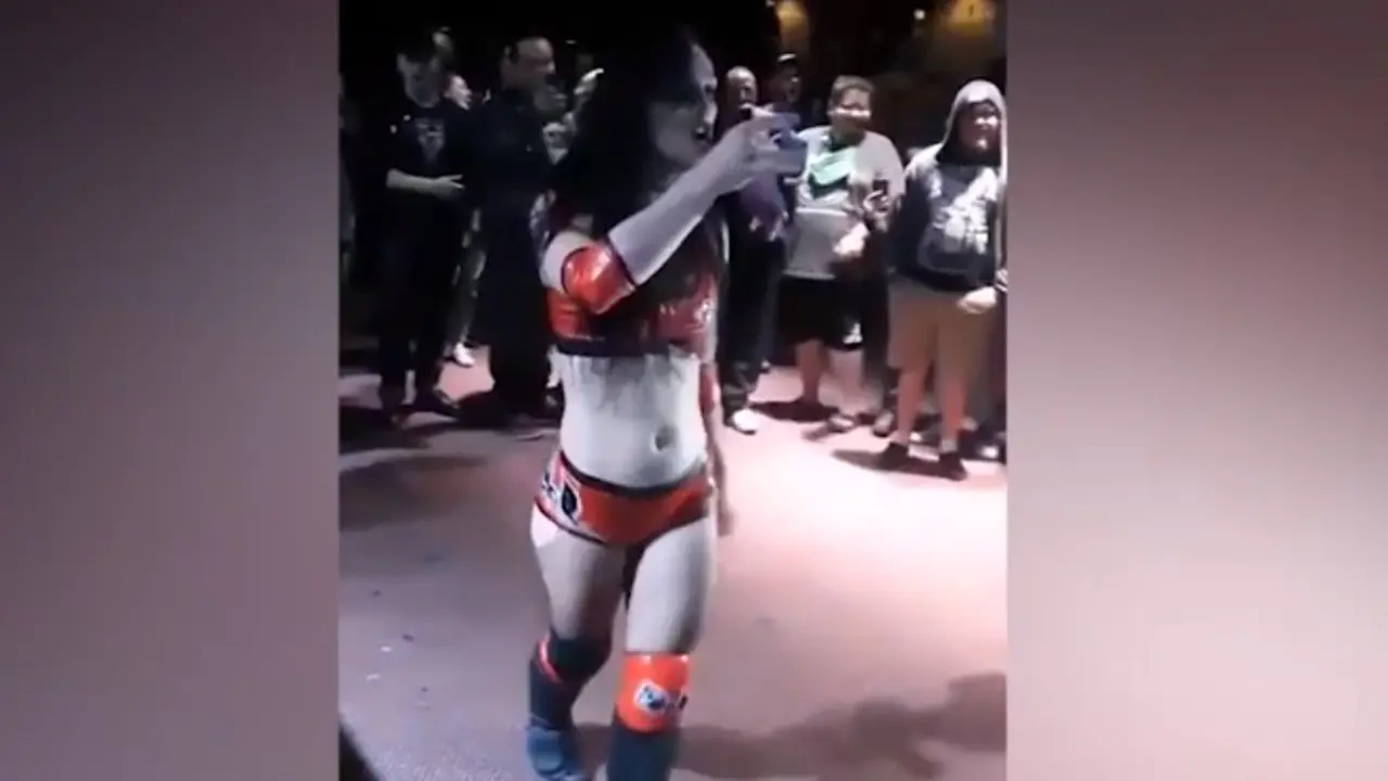 Priscilla Kelly, que se quit&oacute; el tamp&oacute;n en pleno combate