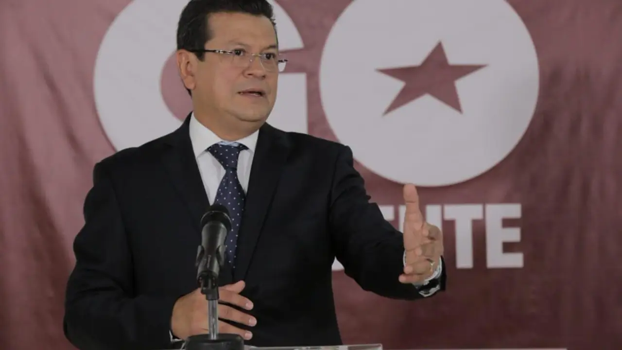 Hugo en casa de campa&ntilde;a