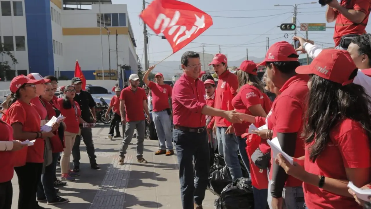 hugo mart&iacute;nez fmln
