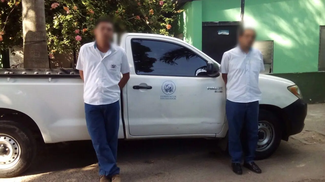 alcald&iacute;a de san salvador GR Apopa informa de la detenci&oacute;n de Rudy Bladimir Argueta y Rafael Armando Silva M&eacute;ndez, empleados de la Alcald&iacute;a de San Salvador, en flagrancia por Extorsi&oacute;n. Al momento de la detenci&oacute;n se conduc&iacute;an en un vehiculo de la comuna, el cual se incaut&oacute;