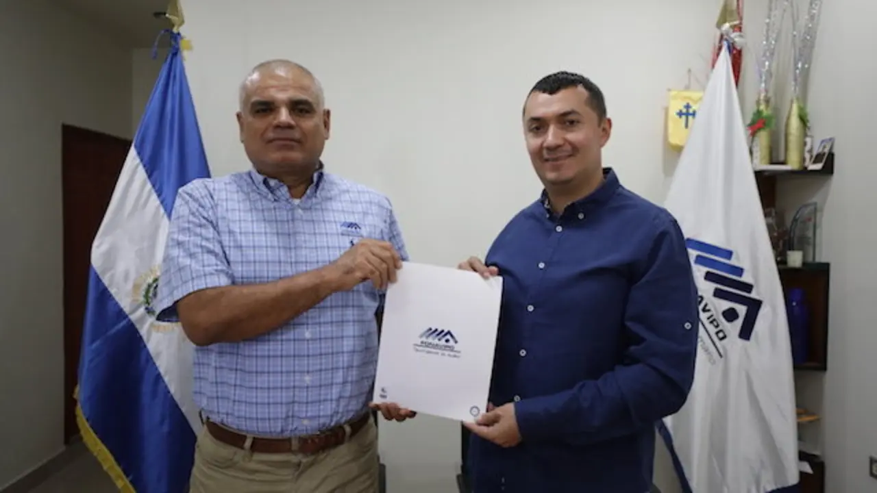 RONY HUEZO Y ALCALDE DE JUCUARAN- CONVENIO 2