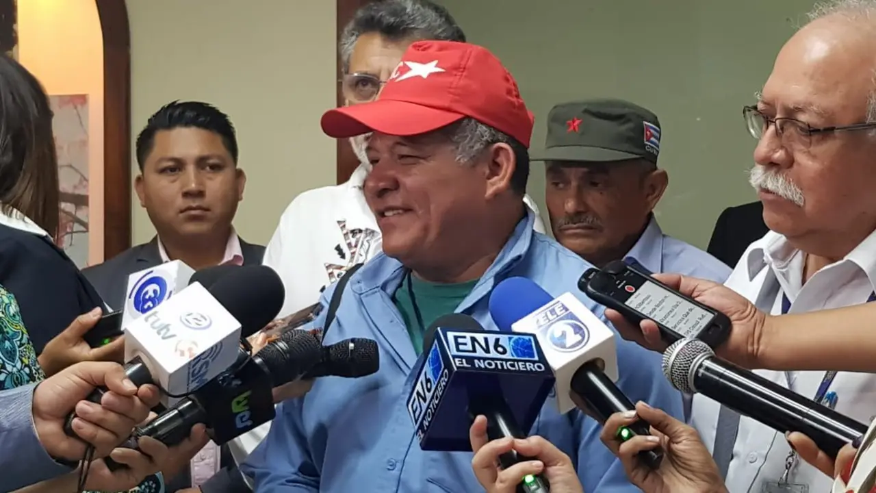 Sindicalistas denuncia a Procuradora