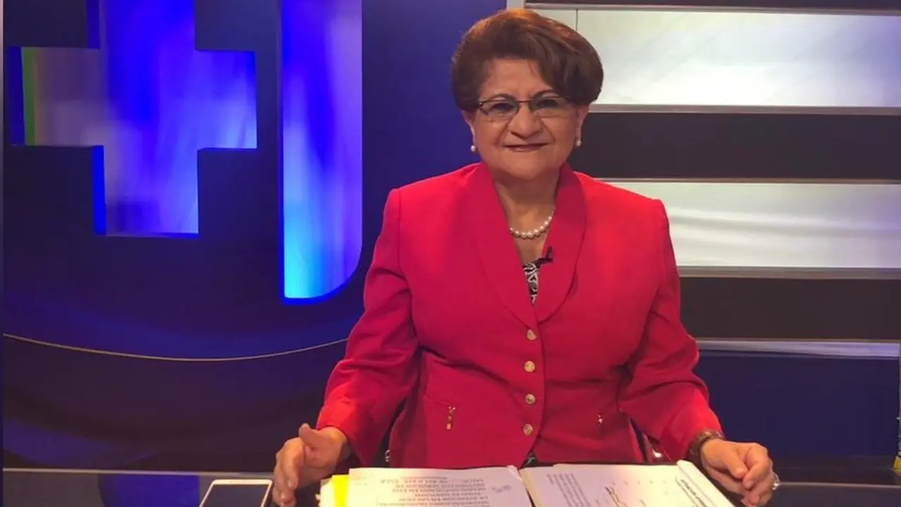 Violeta Menj&iacute;var