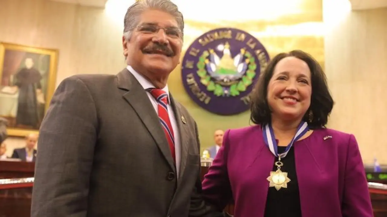 jean manes condecorada