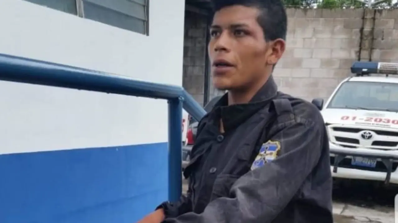 Pandillero con uniforme