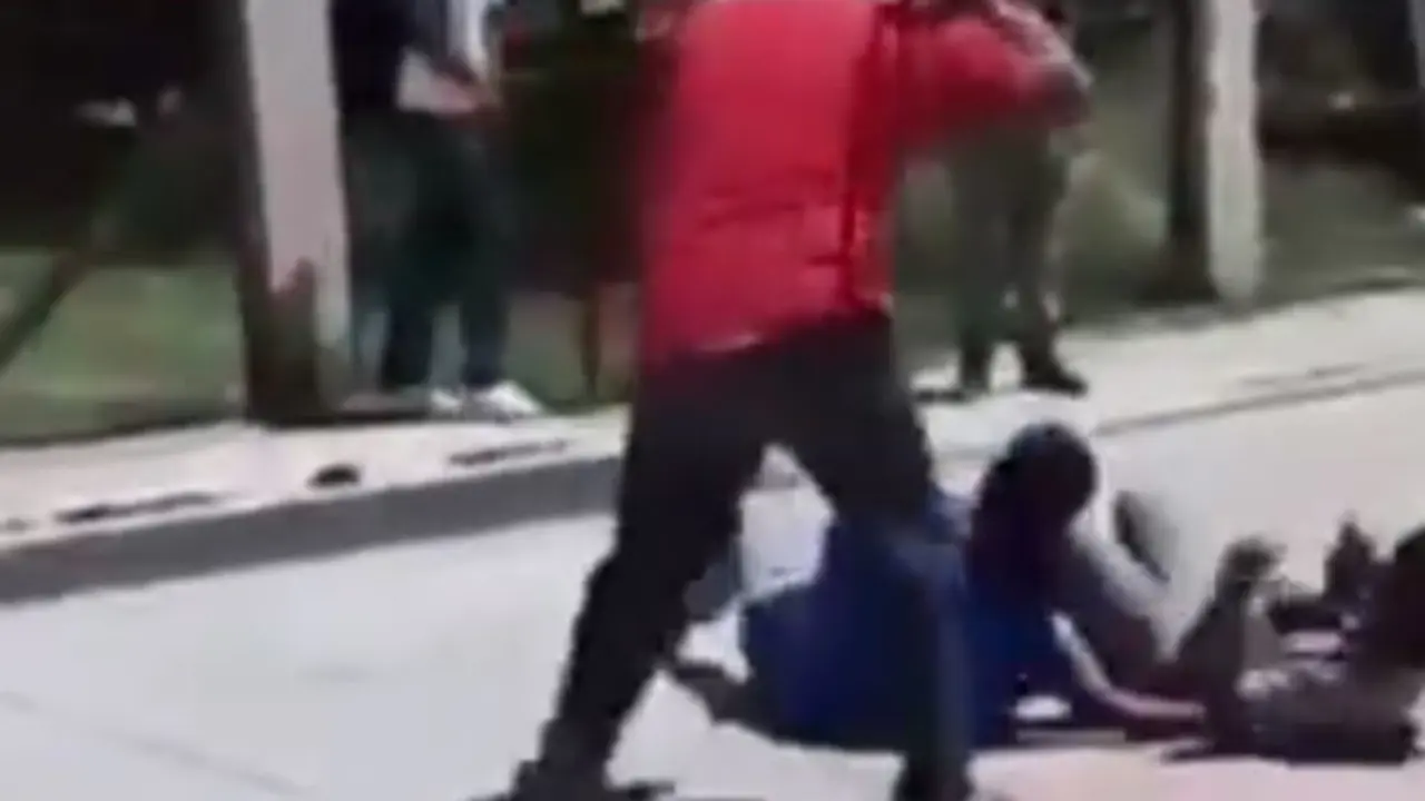 Cinchazos a estudiantes