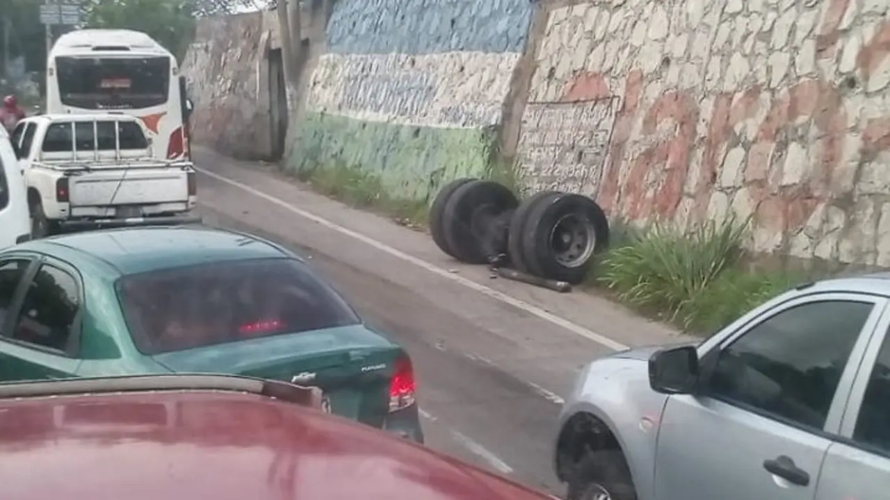 Eje de buseta de la ruta 4