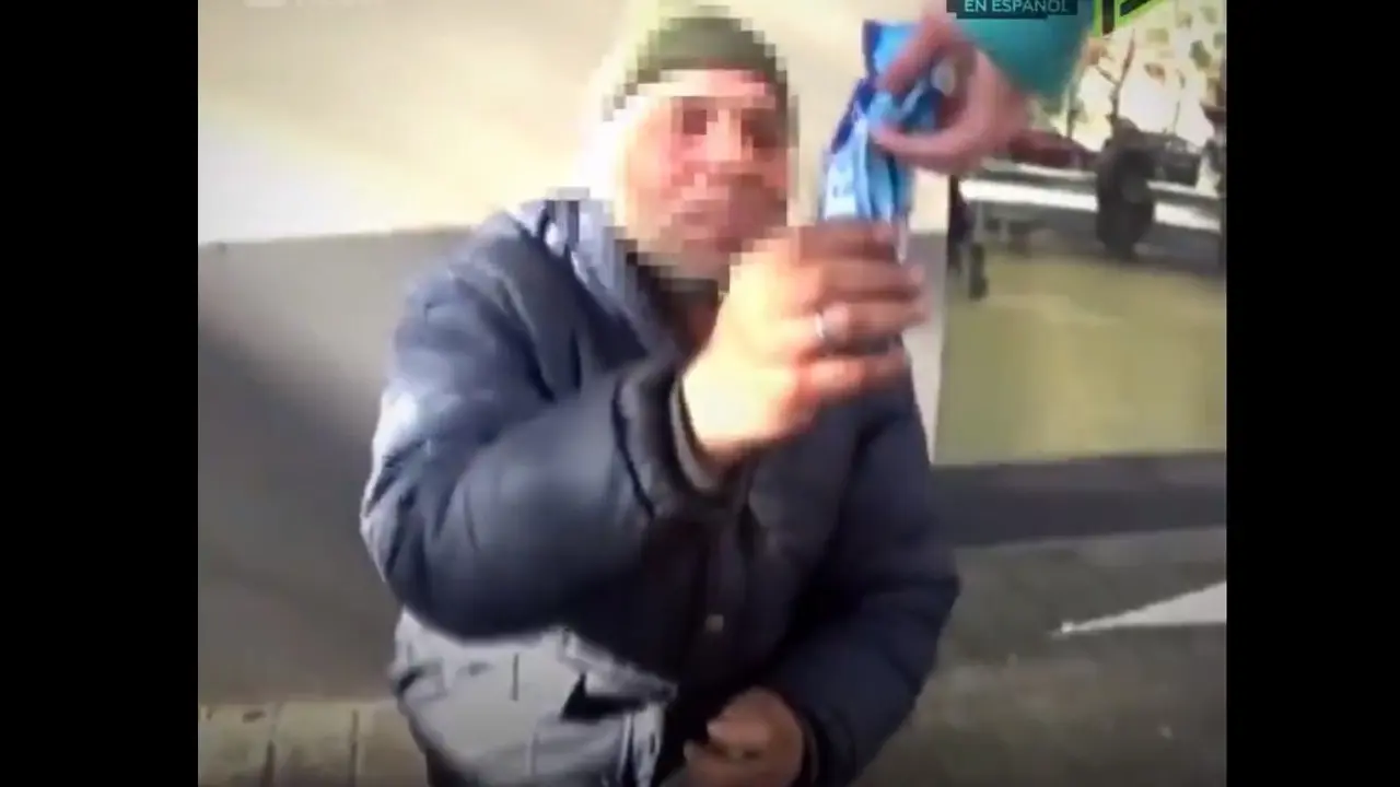 Youtuber entrega pasta por crema en galletas