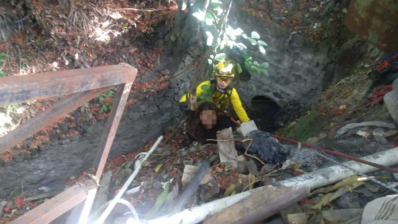 Rescatada de barranco