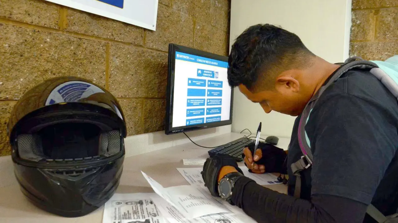 Tr&aacute;mite para refrendar tarjeta