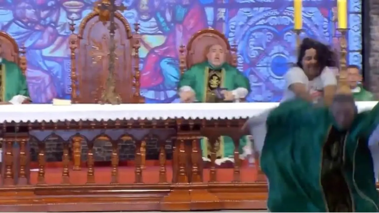 Sacerdote empujado en Brasil