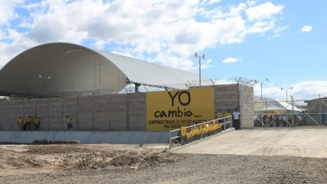 Centro de Detenci&oacute;n Menor en Santa Ana