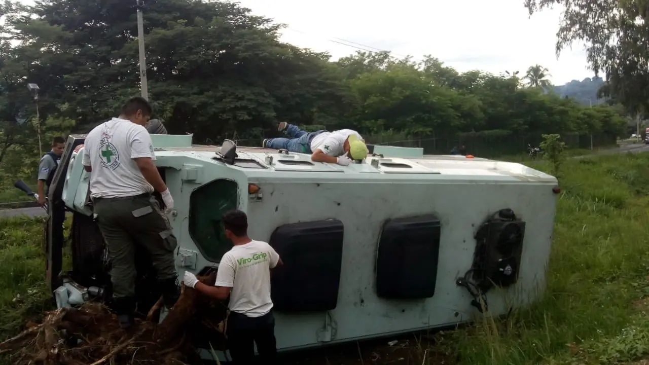 Blindado volcado en El Congo