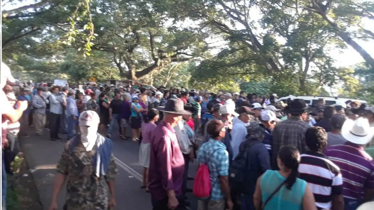Veteranos en puente Colima