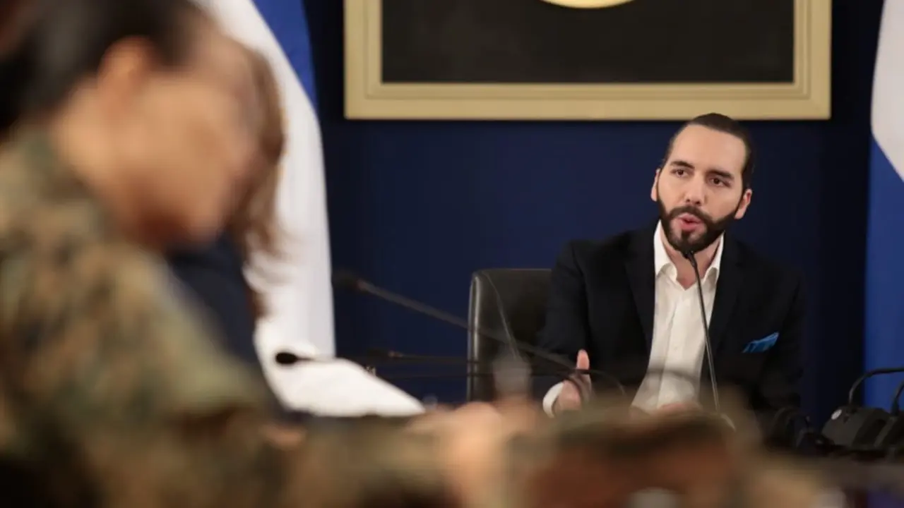 Bukele en conferencia