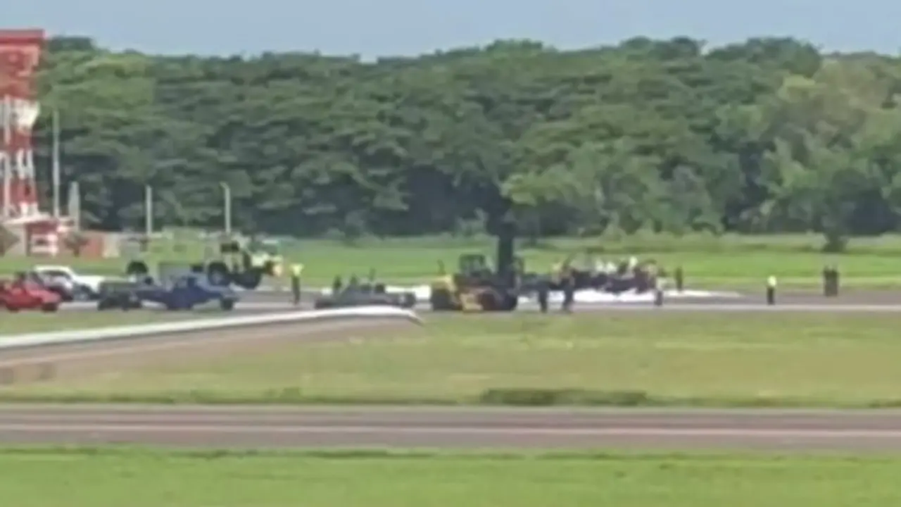 Avi&oacute;n en Aeropuerto