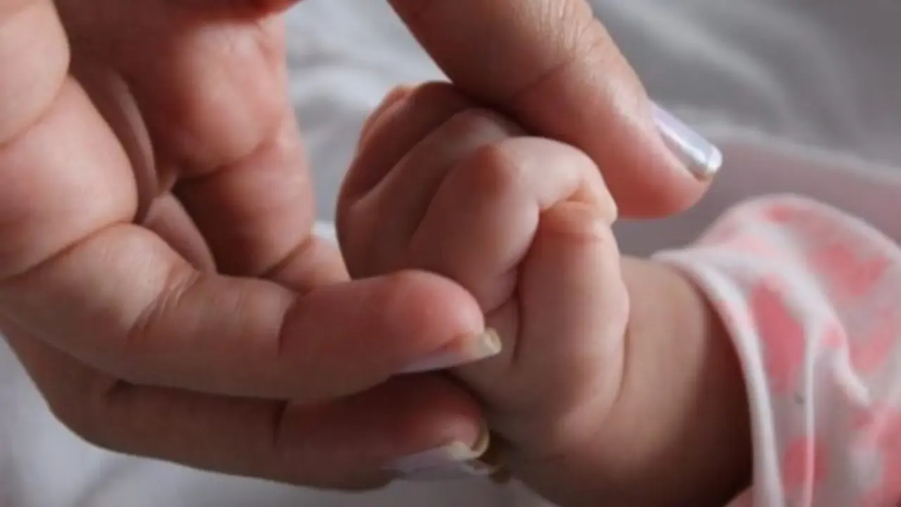 Madre con beb&eacute;