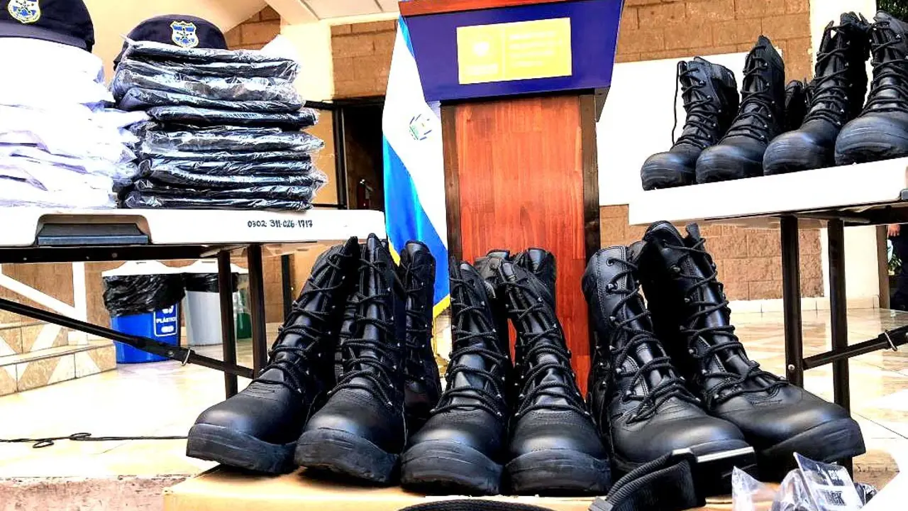 Botas y uniformes PNC 1