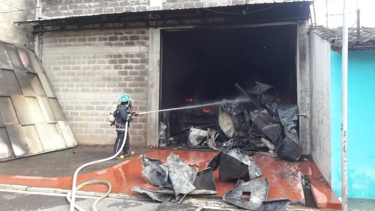 Incendio en bodega de Numan Salgado