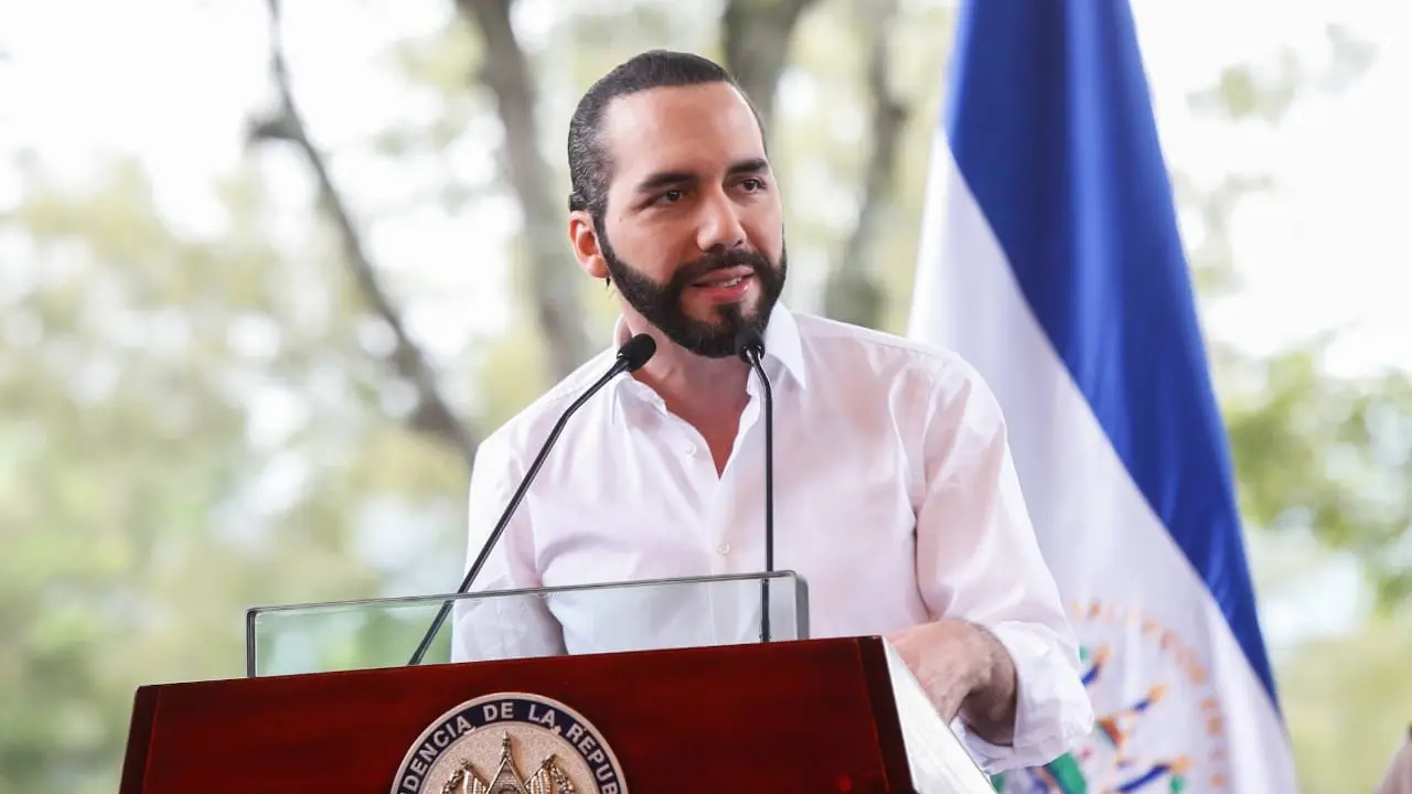 Bukele en parque Cuscatl&aacute;n