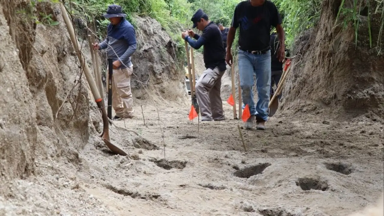 Cad&aacute;veres Vista al Lago