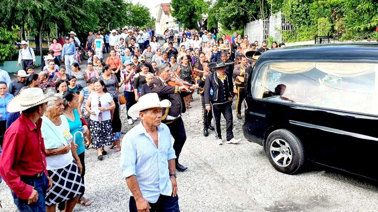 Despiden a salvadore&ntilde;o que muri&oacute; en vuelo de Estados Unidos 2