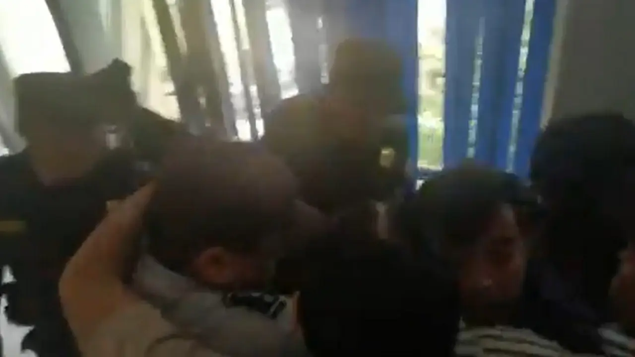 Disturbios en la Asamblea