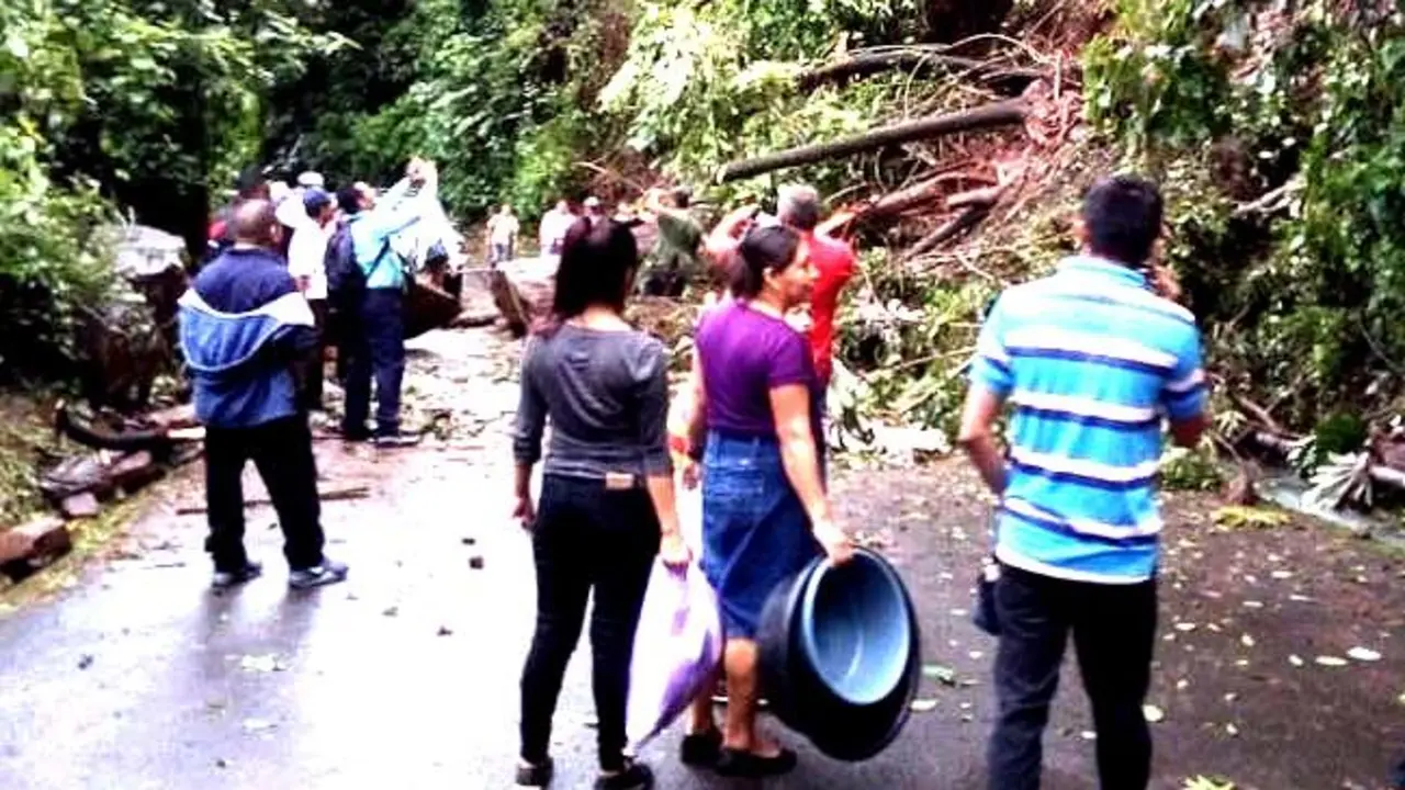 Derrumbes por lluvias