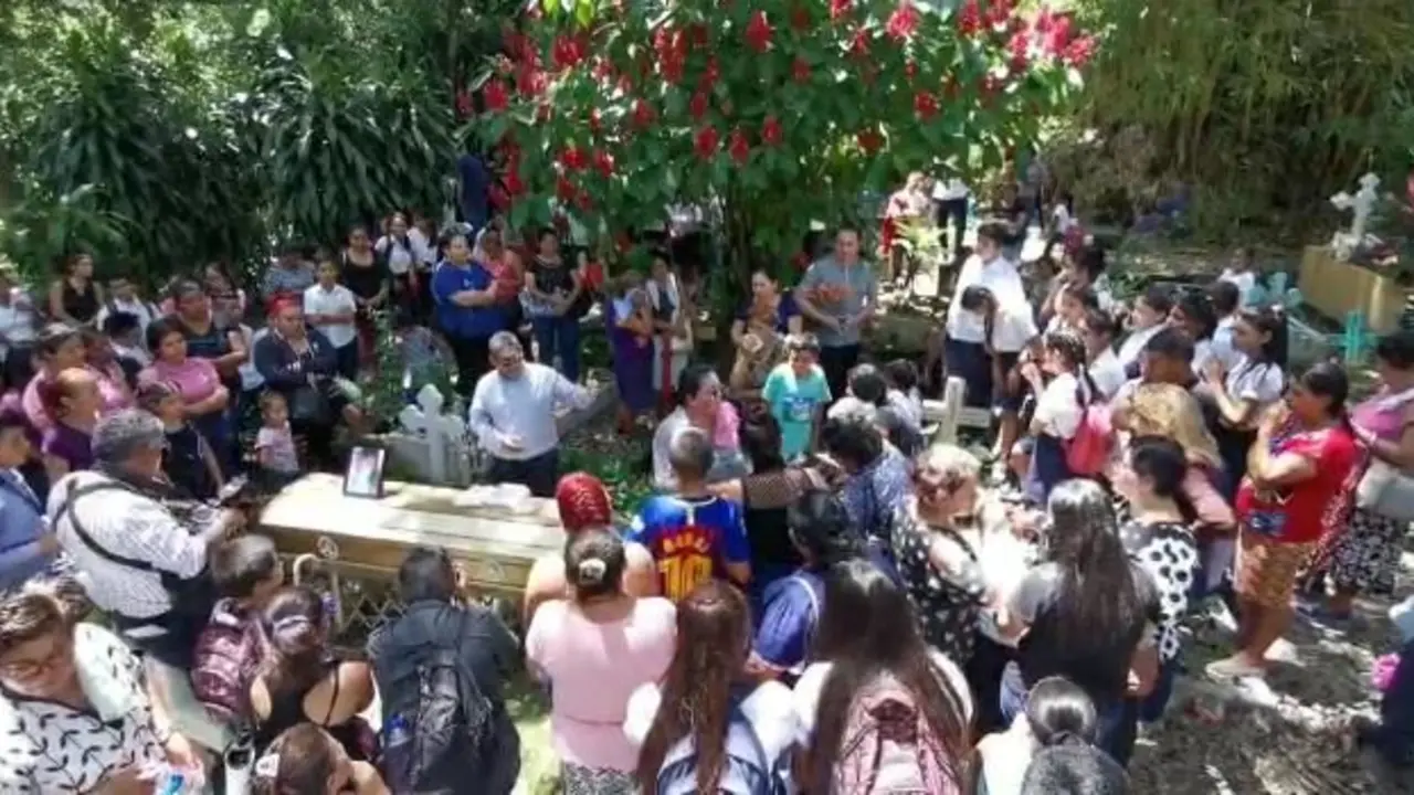 Entierro en Cuscatancingo