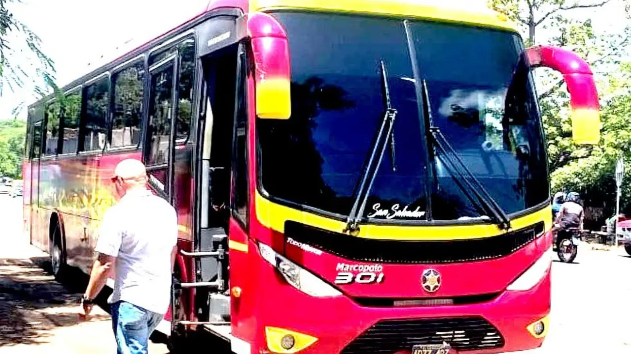 Busero de la ruta 301 de San Miguel