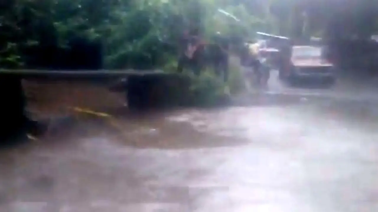 Ni&ntilde;os arrastrados en La Libertad 2