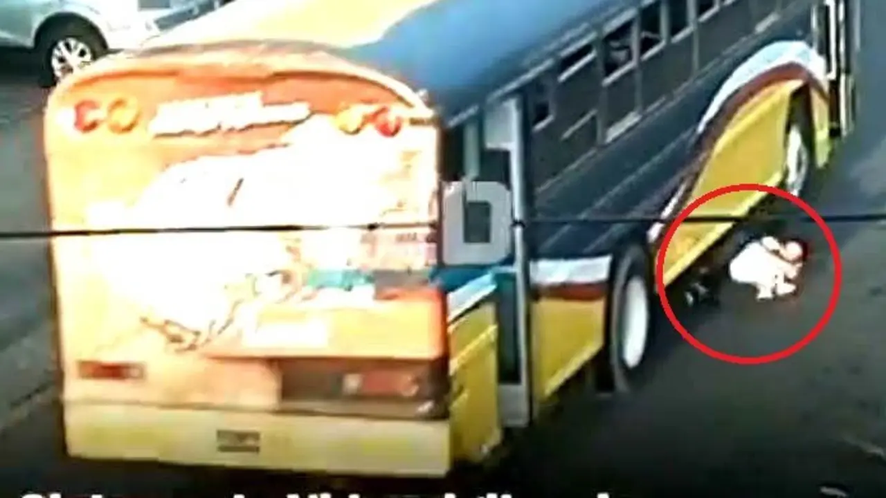 Joven arrollado por bus en San Miguel 2