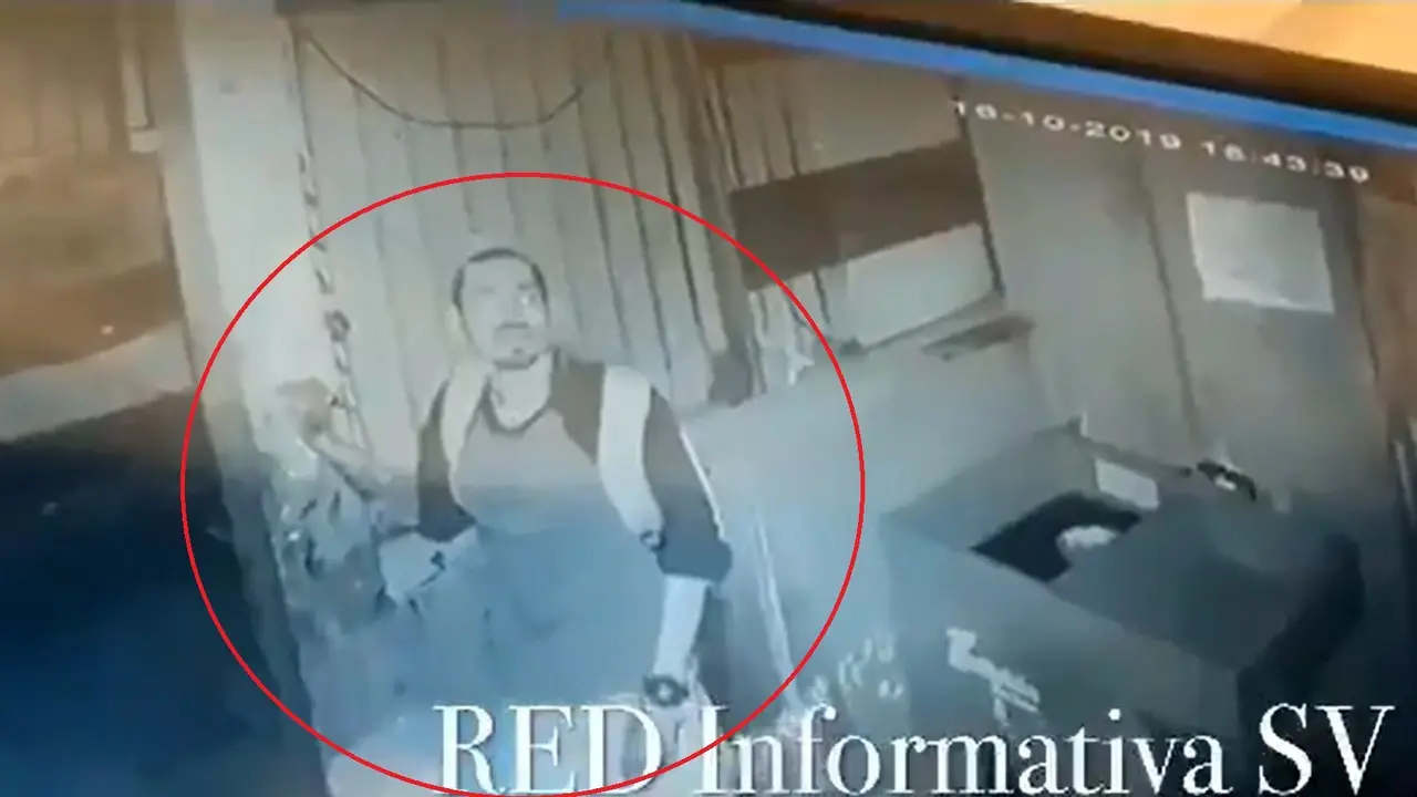 Ladr&oacute;n que huye del local sin robar