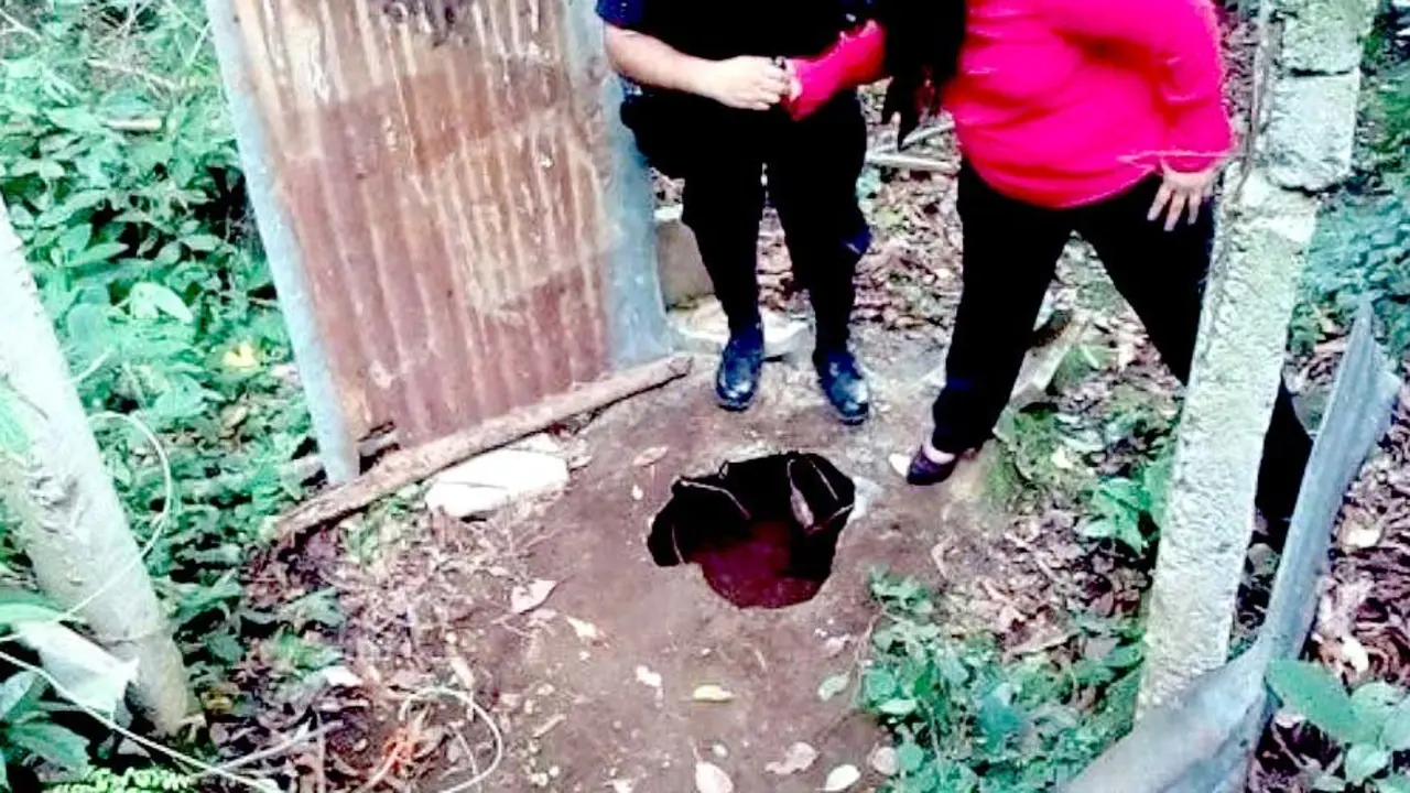 Beb&eacute; muerto en fosa s&eacute;ptica