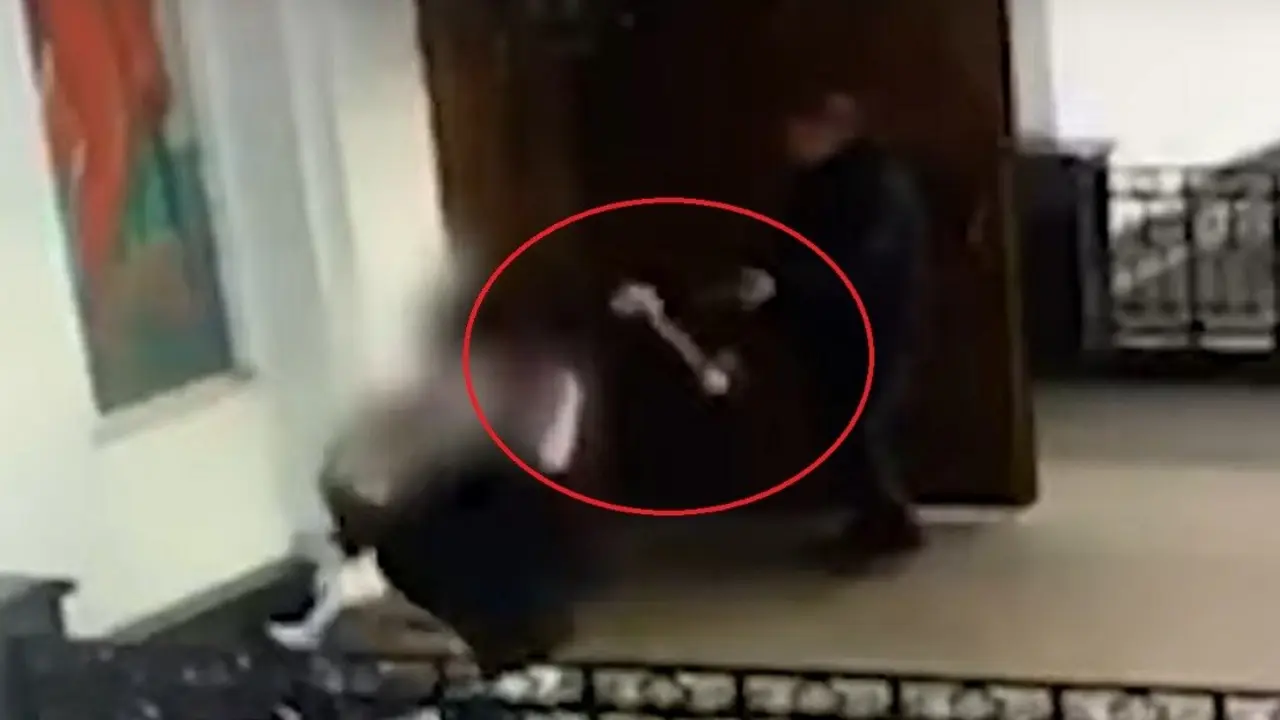 Mujer ataca iglesia con un hacha