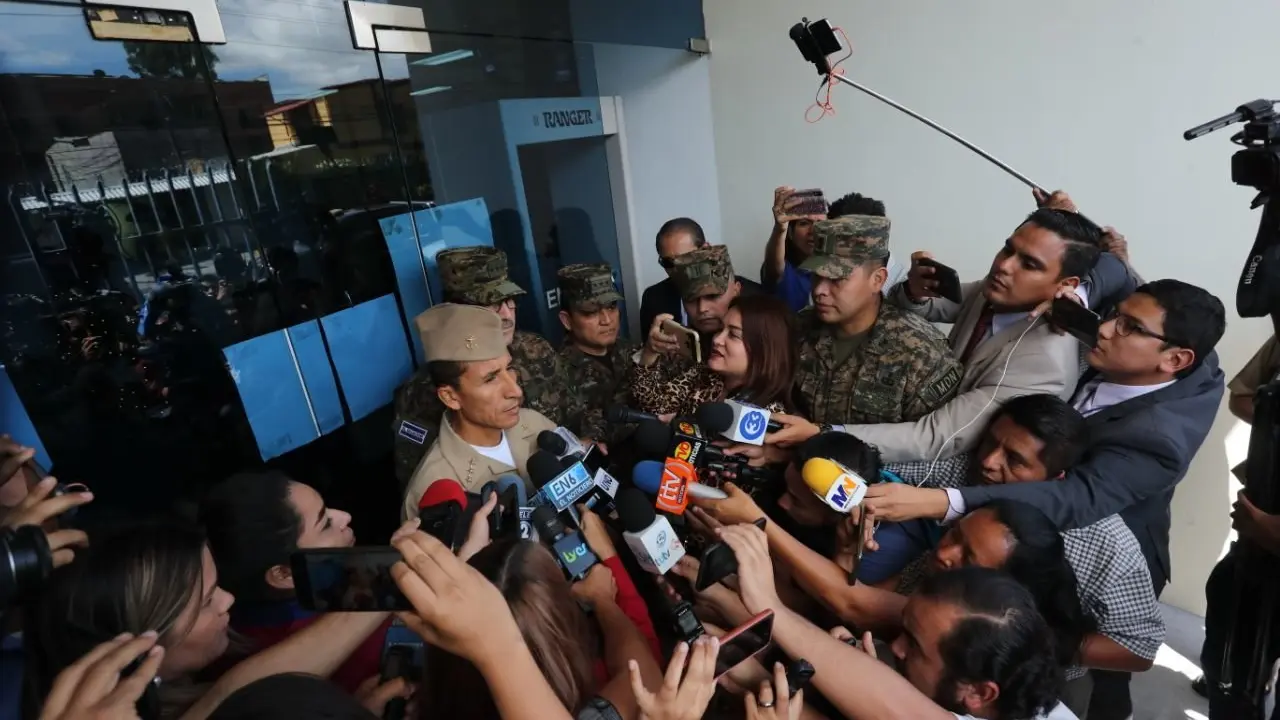 Ministro de defensa en la FGR