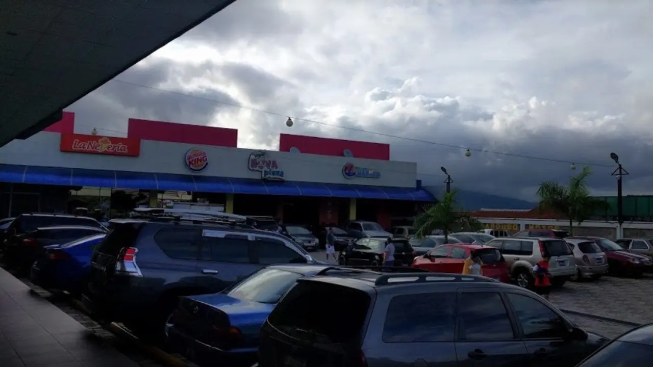 Centro Comercial Las Acacias